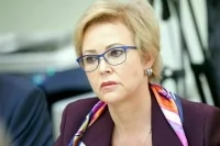 Соломатина призвала освободить врачей от непрофессиональных обязанностей