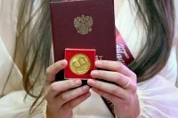 Минпросвещения объяснило, за что выпускники школ получат медали