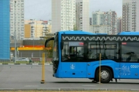 В Москве водитель попал под колеса своего автобуса