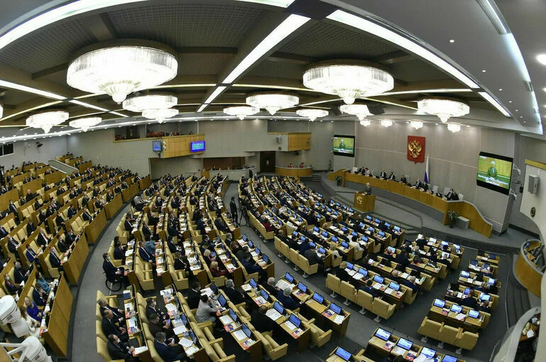 Госдума 16 ноября рассмотрит проект о запрете мобильных телефонов в школах