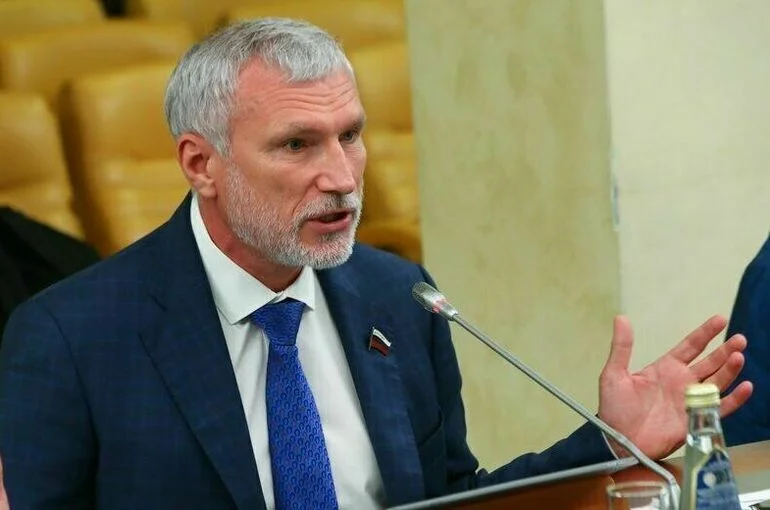 Журавлев считает, что в ЕС назовут копией Путина любого «зажигательного лидера»