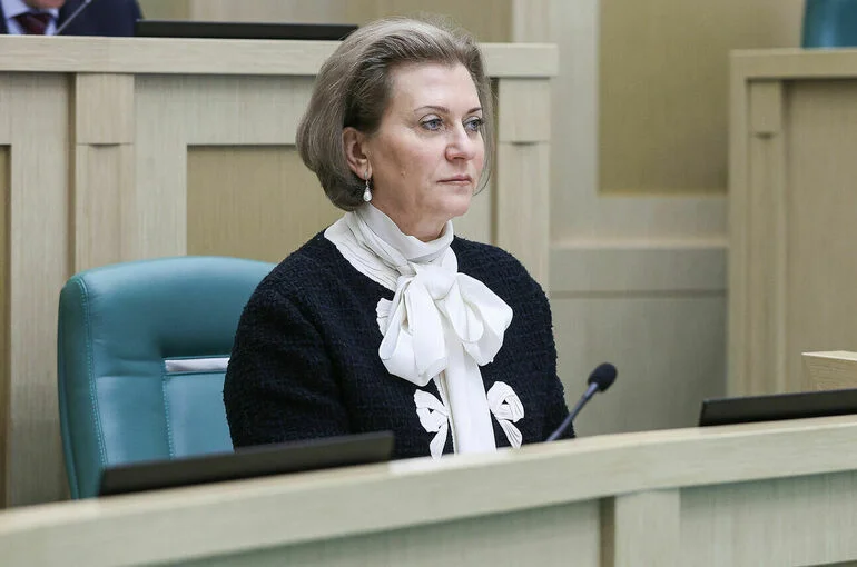 Попова: Вакцинация от COVID-19 в этом сезоне не требуется
