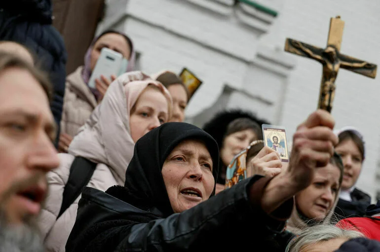 В монастырь канонической УПЦ на западе Украины пришли украинские силовики