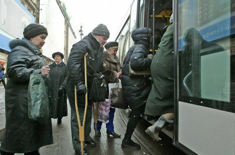 В Госдуме предлагают штрафовать водителей за высадку инвалидов без билета