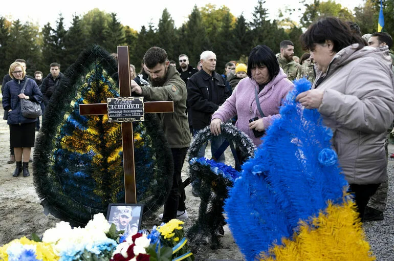 Economist: Потери ВСУ в конфликте с Россией составляют 190 тысяч человек