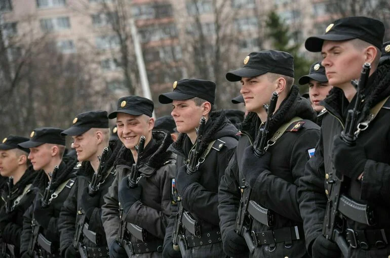 В России 15 ноября отмечают День призывника