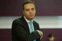 Суд заочно приговорил Милова* к 8 годам колонии за фейки о ВС РФ