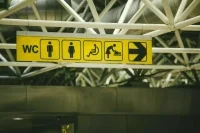 В вузах и торговых центрах предложили создать места для кормления детей