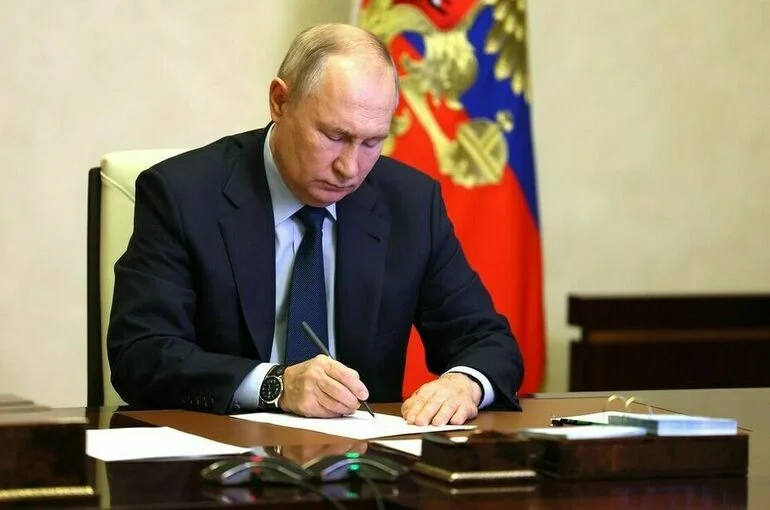 Кремль: Путин направит соболезнования семье Амана Тулеева