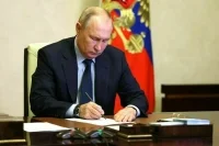 Кремль: Путин направит соболезнования семье Амана Тулеева