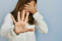 День борьбы против насилия в отношении женщин отмечают 25 ноября