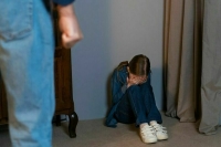 За год в России совершено более 100 тысяч преступлений против детей