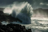 В Севастополе из-за шторма введут режим ЧС регионального масштаба