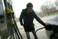 Бензин в России за октябрь в среднем подешевел на 1,6% 