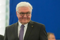 Президент Германии полчаса прождал в самолете встречающих в Катаре