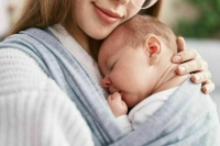 В страховой стаж предложили засчитывать весь период ухода за ребенком