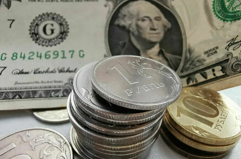 Курс доллара на Мосбирже впервые с 3 ноября превысил 93 рубля