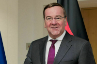 Глава минобороны ФРГ признал проблемы с поставками оружия на Украину