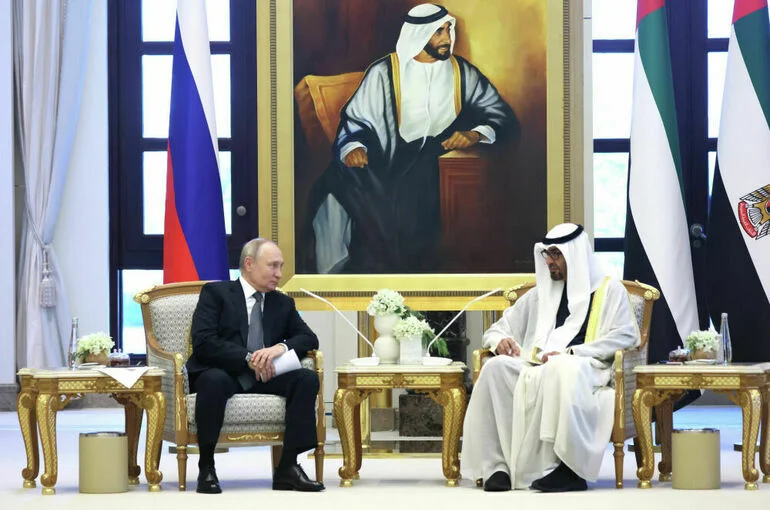 Путин пригласил президента ОАЭ на саммит БРИКС в Казани