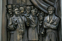 В Москве торжественно открыли памятный барельеф Грибоедову