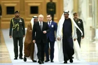Путин подарил лидеру ОАЭ его портрет