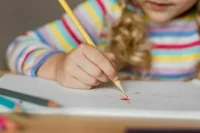 В школах могут появиться тьюторы и тифлосурдопереводчики
