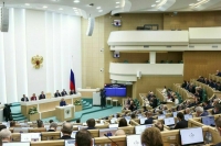 Совфед одобрил ограничения на использование телефонов в школах