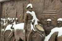 В Москве возбудили дело после повреждения горельефа «Парад Победы»