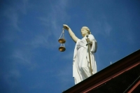 Отца устроившей стрельбу в Брянске школьницы выпустили из СИЗО