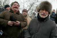 Продажи книг Акунина и Быкова* приостановили из-за их высказываний против РФ