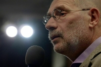 В отношении Акунина* возбуждено дело по статье о распространении фейков о ВС РФ