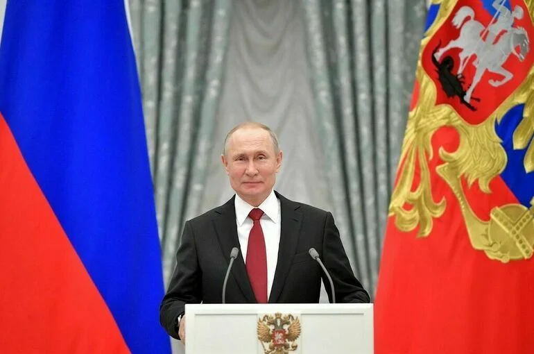 Путин вручил медали «Золотая Звезда» Героя России девяти участникам СВО