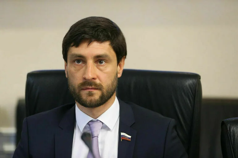 Сенатор Синицын рассказал, почему подорожали услуги такси