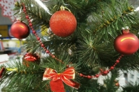 Чем опасны искусственные елки