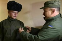 Власти Украины хотят отправлять на фронт инвалидов и карликов