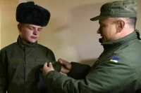 Власти Украины хотят отправлять на фронт инвалидов и карликов
