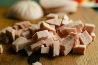 Покупателей собираются предупреждать о червях и саранче в продуктах