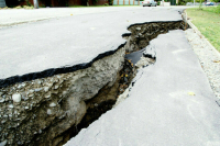 Число жертв землетрясений в Японии достигло 30