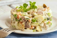 Диетолог рассказала, как избежать переедания в новогодние каникулы