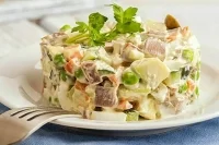 Диетолог рассказала, как избежать переедания в новогодние каникулы
