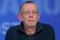 Лев Рубинштейн остается в реанимации в крайне тяжелом состоянии