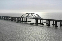 Движение автомобилей по Крымскому мосту временно перекрыто