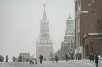 Москвичам пообещали потепление и снегопад