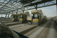 Электромобилям продлят на 2024 год бесплатный проезд по платным трассам