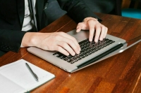 Госорганам не позволят размещать рекламу в запрещенных соцсетях