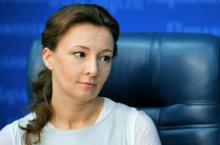 Кузнецова призвала поддерживать тенденцию многодетности в России