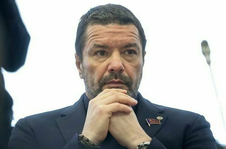 Ющенко: Деньги с конфискованного имущества могут пойти на поддержку военных