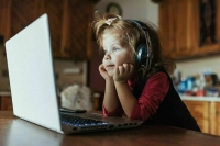 Присматривать за детьми предложили с помощью системы цифрового контроля