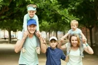 Многодетным родителям предложили упростить уход в отпуск в любое время