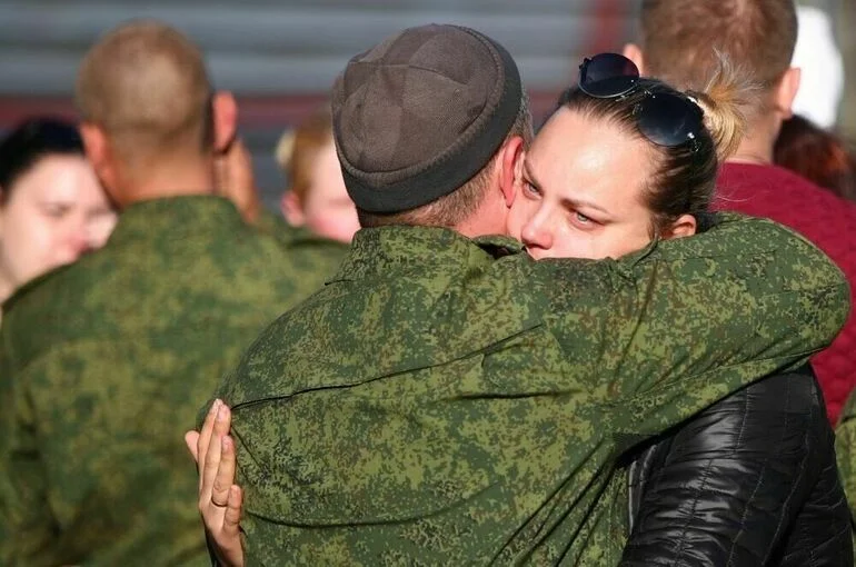 Гражданские жены участников СВО смогут наследовать их имущество и получать выплаты
